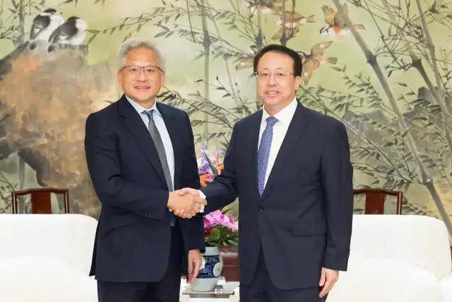 定州市举办2025年节能宣传周和低碳日宣传活动