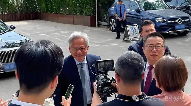 定州市融资讯中心：包联共建办实事 为民修路惠民生